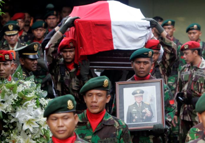 印尼杀了50万华人的原因,印尼杀了50万华人纪录片