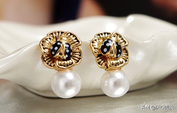 挂耳式耳环高级感,浪漫型风格戴什么样的耳环