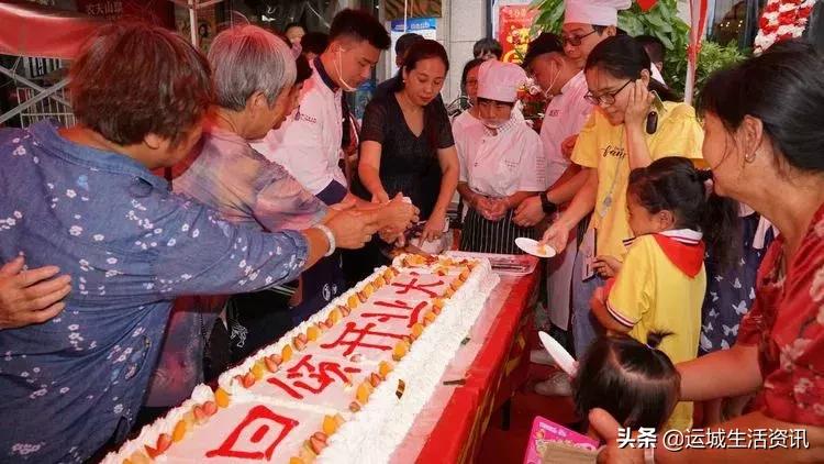 市民排队免费吃蛋糕：运城天鹅湾“生日颂烘焙”开业大酬宾