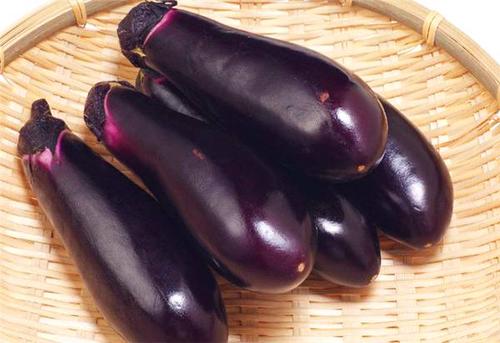 蒸茄子先蒸后炒,蒸茄子整个蒸还是撕开