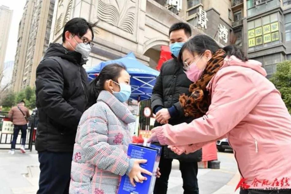 为抗疫一线医护人员送去关爱,众志成城抗疫情真情关怀暖心间