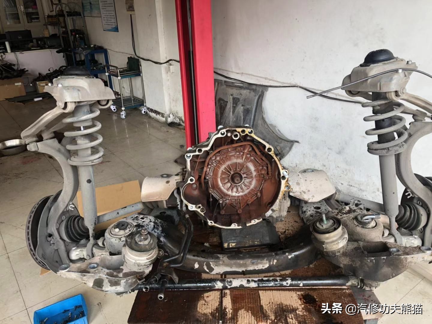 16款奥迪a6l2.5自吸发动机漏油,奥迪a6l2.4免拆烧机油处理靠谱吗