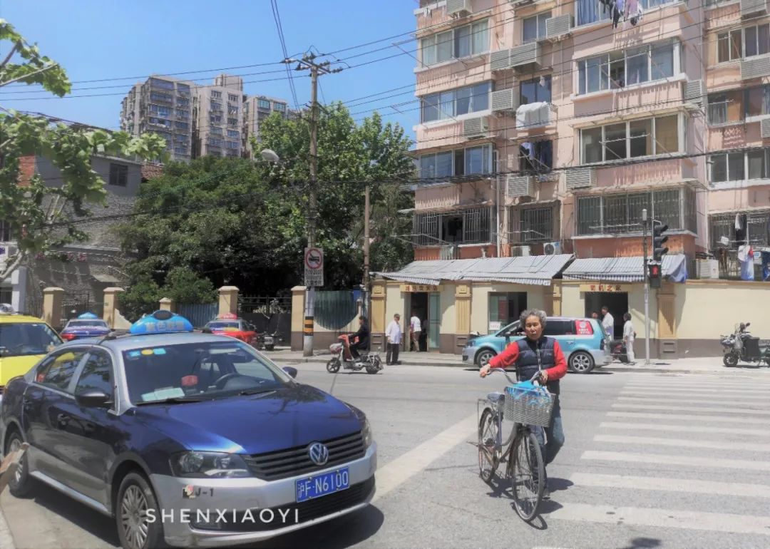 一上午走了1万步，探访5家人气爆棚的小店，不但吃撑还差点被人打