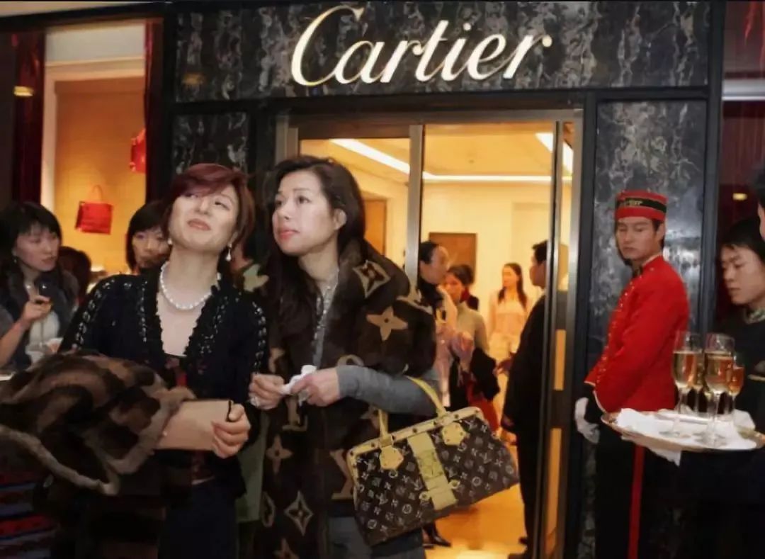 香奈儿限购,香奈儿包包涨价尝到恶果