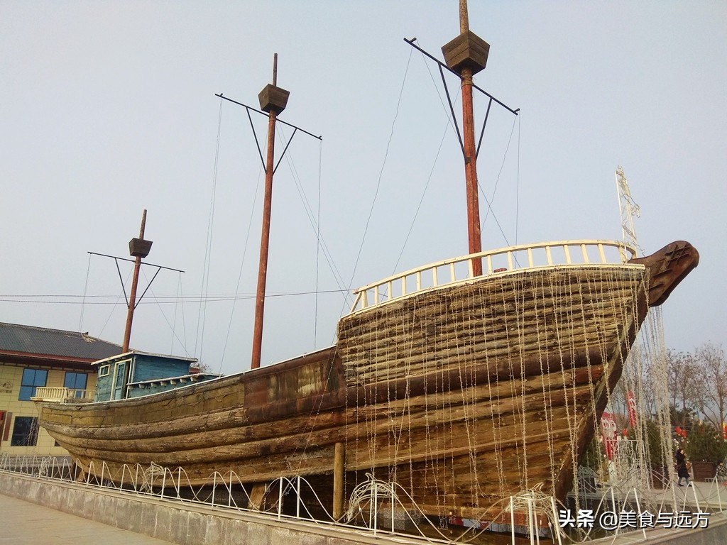 渭河岸边的民俗村，拆拆建建4年了，至今依然人气挺高