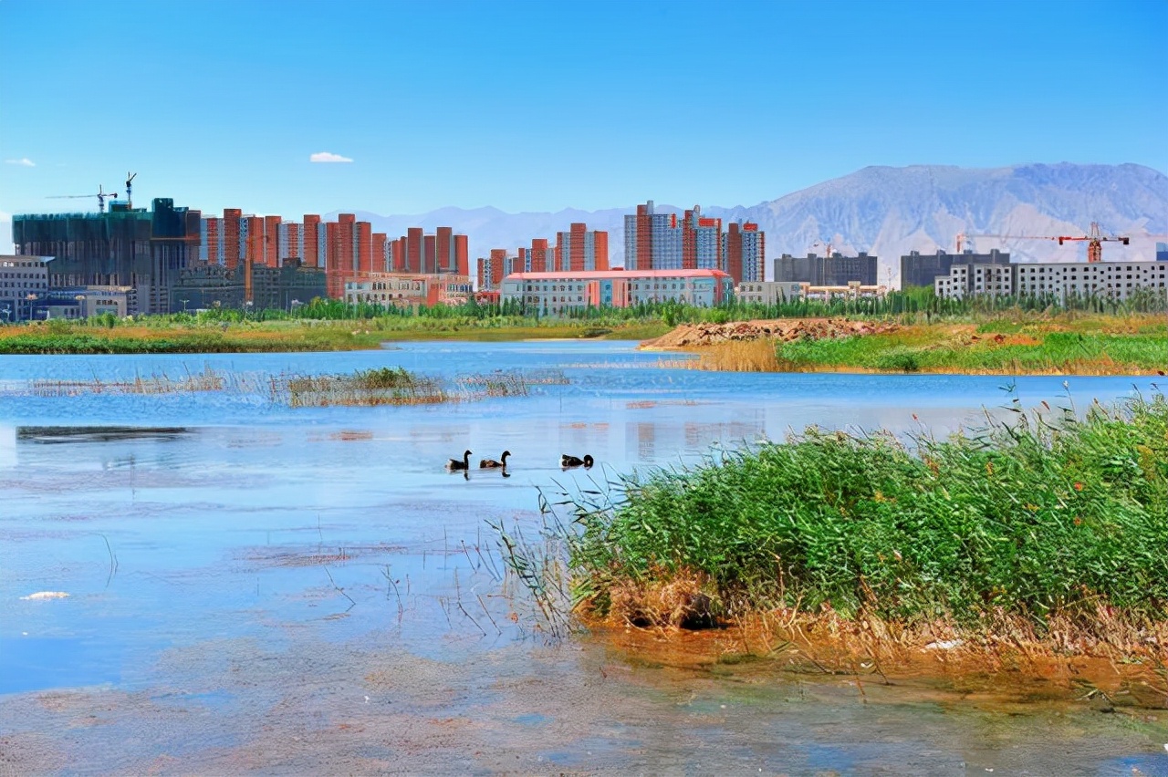 青海海东和格尔木哪个好,格尔木为什么属于海西