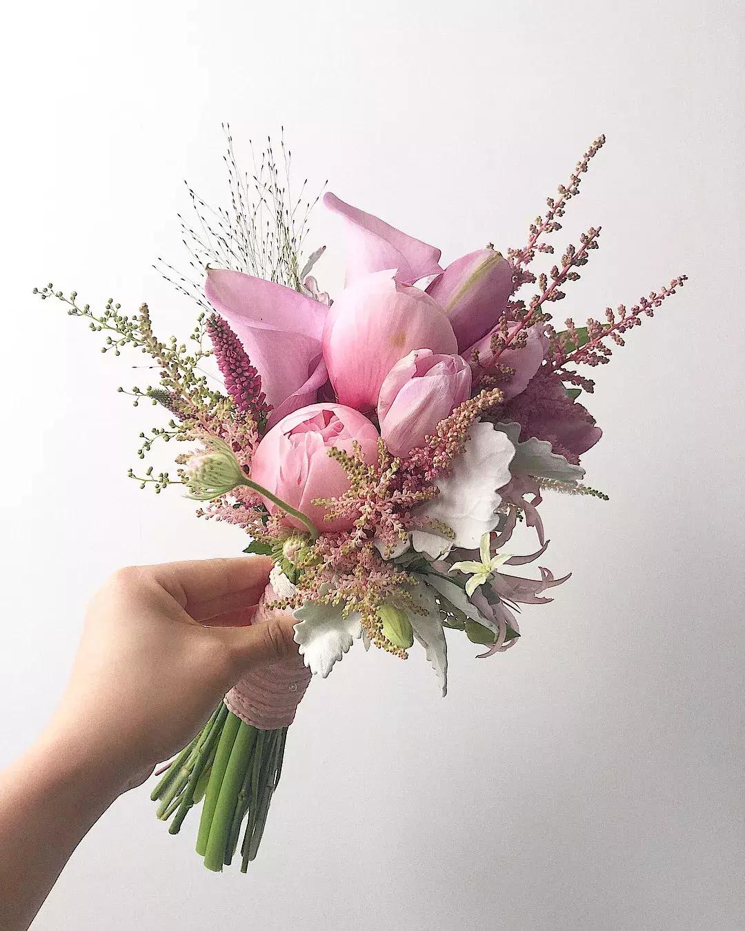 马蹄莲插花怎么养时间长,马蹄莲鲜花养护