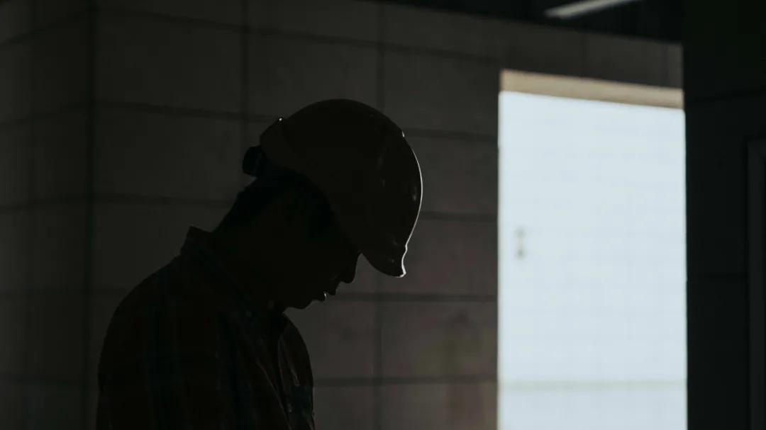 聚是一团火散是满天星完整的,聚是一团火散是满天星