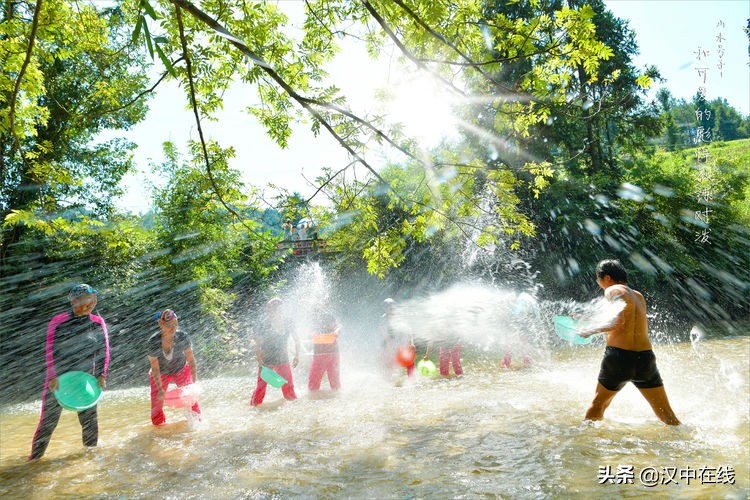 2020汉中水上表演,城固二里泼水