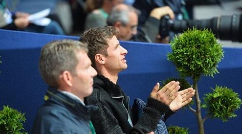 c罗捐300万美金建足球场,c罗投资一个亿到中国