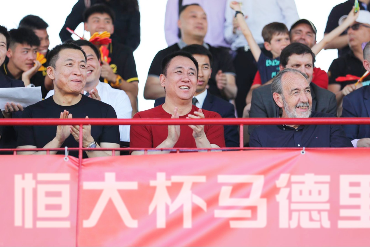 许家印谈恒大足球,许家印马德里探球