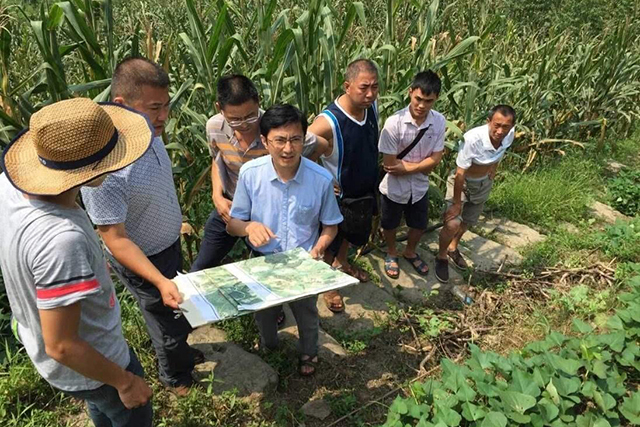 农村闲置房屋会被收回吗,农民进城了土地被村里收回合理吗