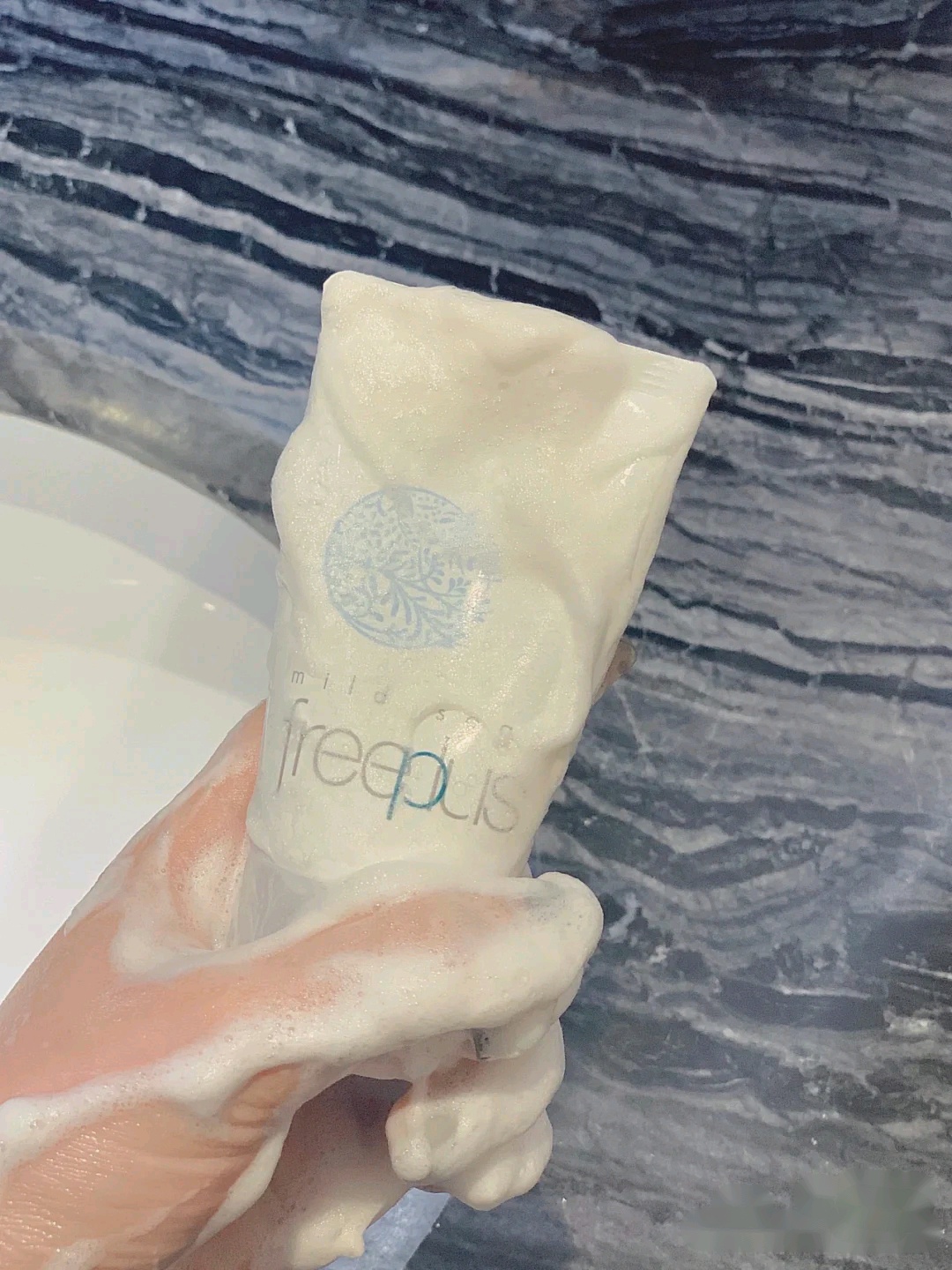 和芙丽芳丝一样好用的洗面奶,旁氏米粹洗面奶和芙丽芳丝哪个好