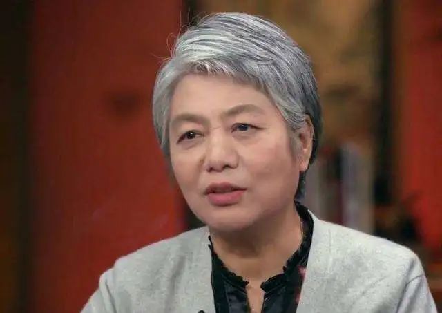 二十岁男孩腹痛住院手术取出,9岁小孩腹痛取出来的东西