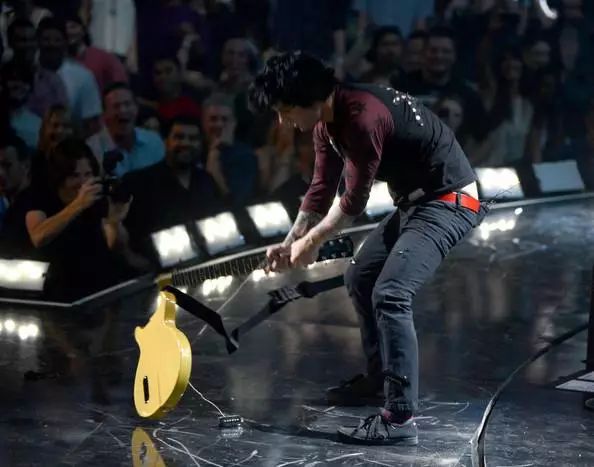 为什么买吉他不能买便宜的,在网上买吉他真的会伤手吗