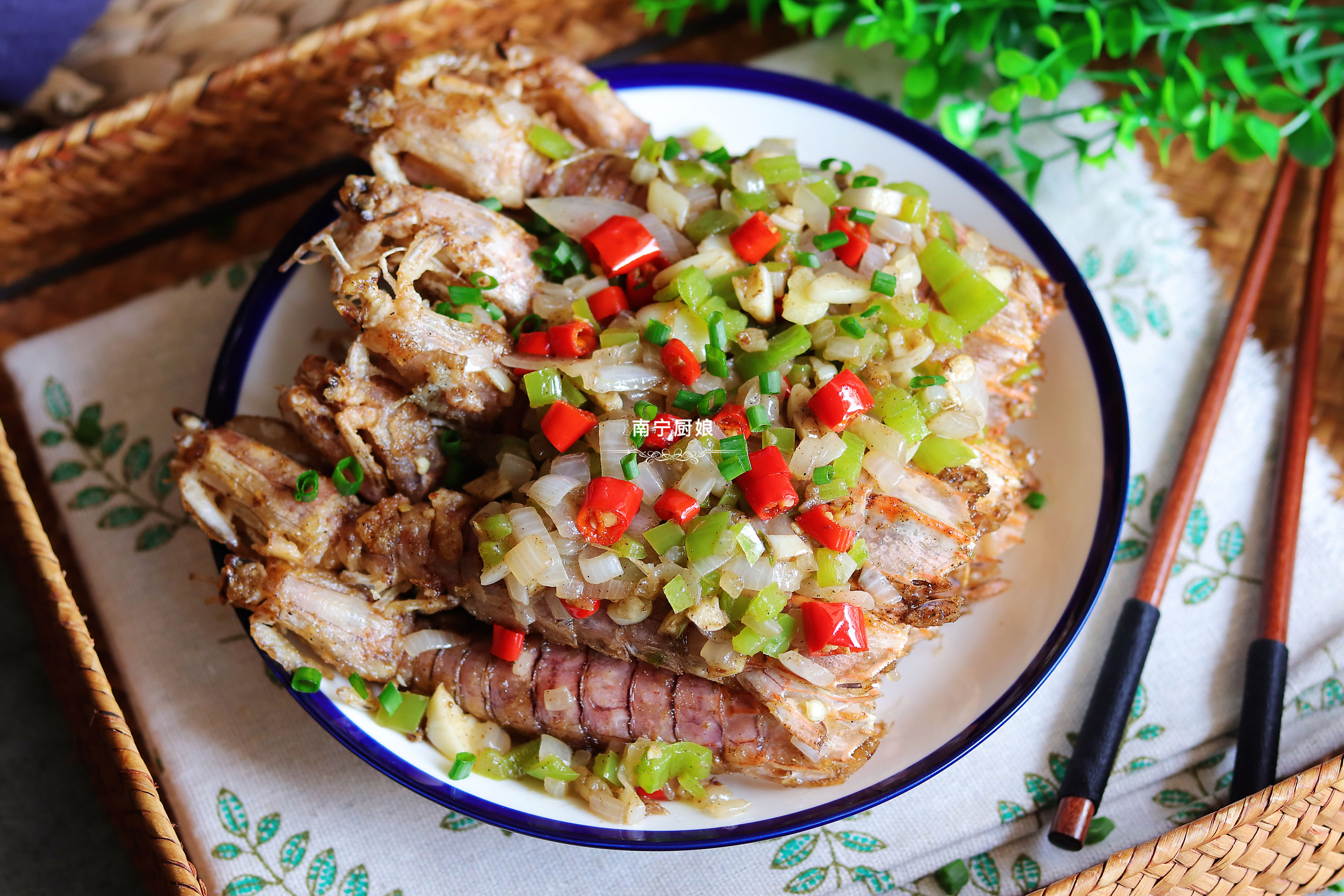 皮皮虾需要炸几分钟才能做椒盐虾,椒盐皮皮虾怎么才能炸得酥脆