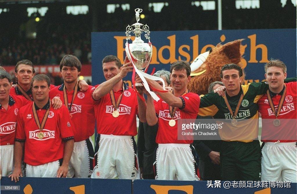 英格兰第一铁汉，骨折踢完比赛，40年前战胜曾国足，爱穿牛逼鞋