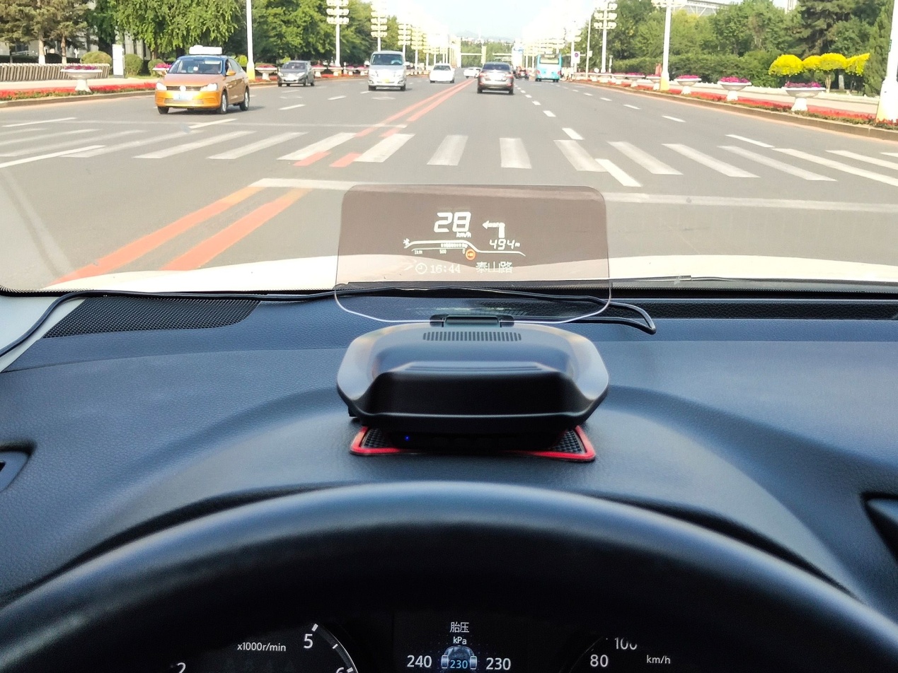 和小米有品合作后车萝卜HUD成百元车宠?深度体验后告诉你答案
