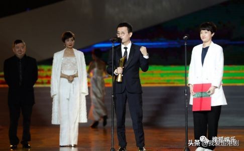 赵薇向男友人索吻,赵薇遭猴子索吻