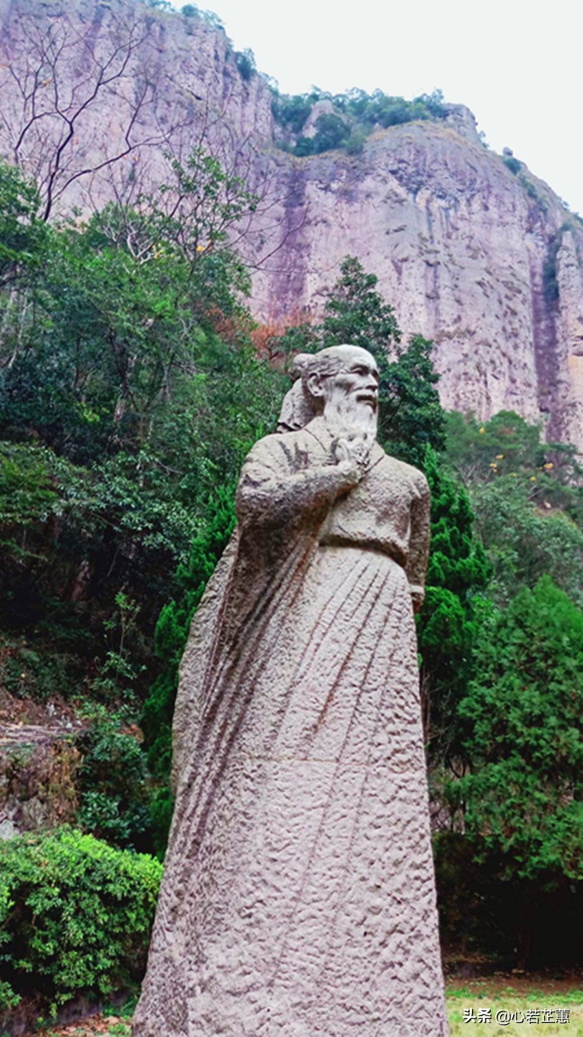 一座山可以用什么词来形容,形容一座山的风景词语