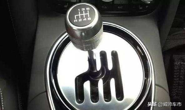 汽车倒挡该怎么样挂,各种车型挂倒挡的方法