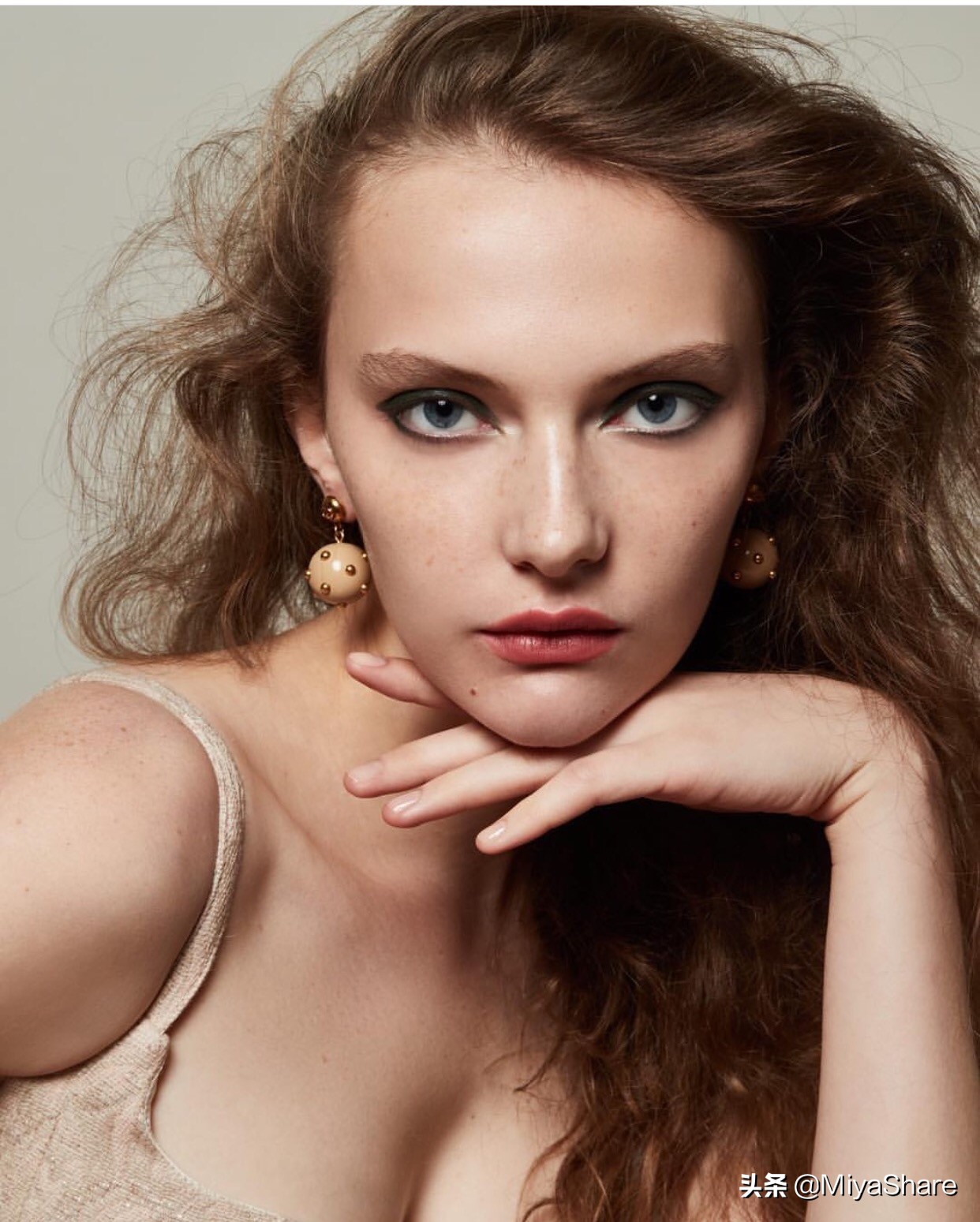 毛孔粗大爱出油可以用吸油纸吗,脸部油毛孔粗大用吸油纸好吗