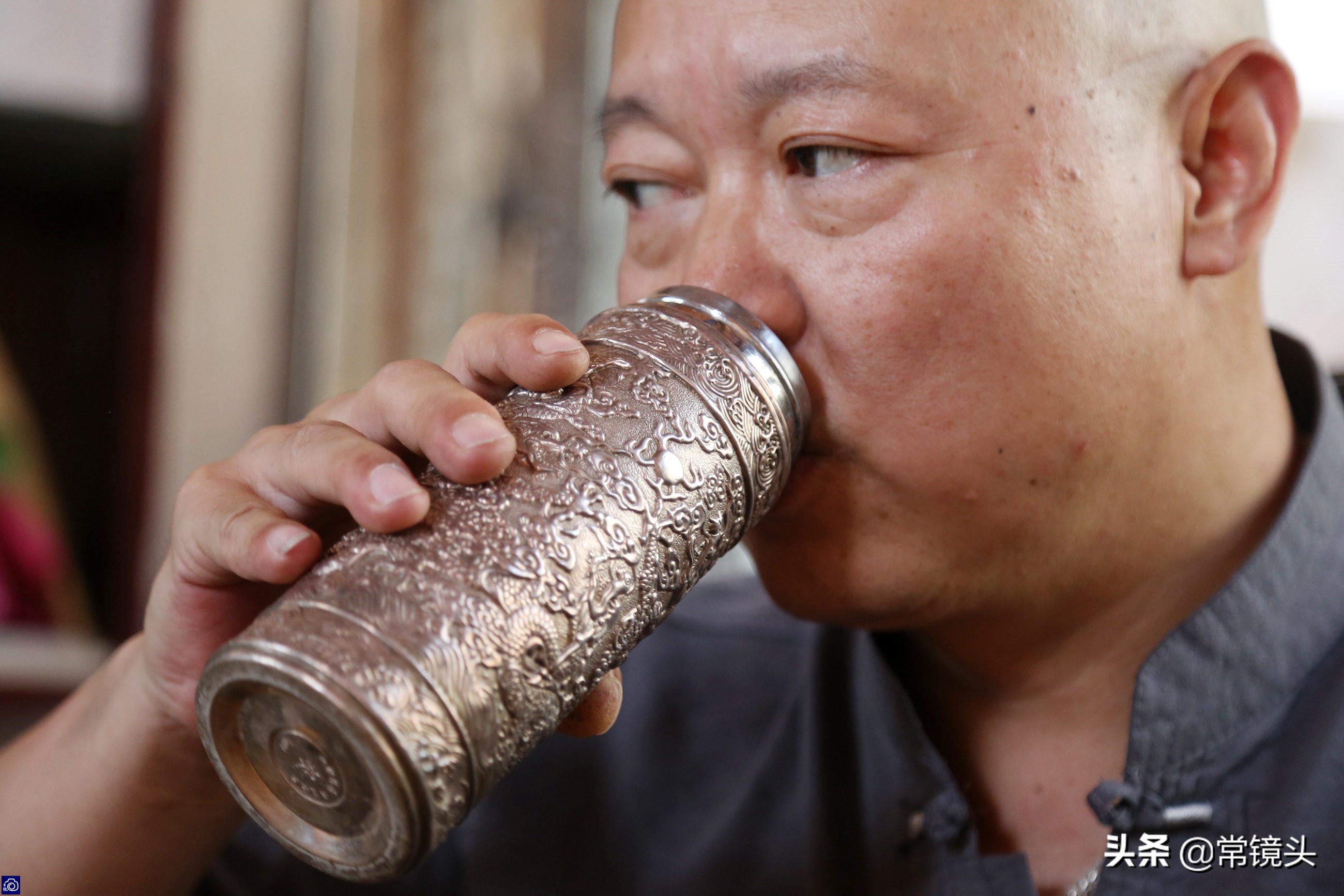 司机大叔辞职做银匠，如今成非遗传人，家里用的水杯都是银子做的