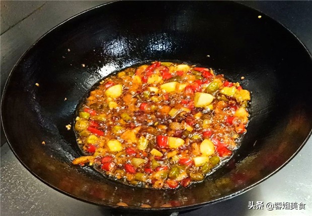 红烧草鱼怎么做好吃又简单家常的,草鱼这样做鲜香入味全家人都爱吃