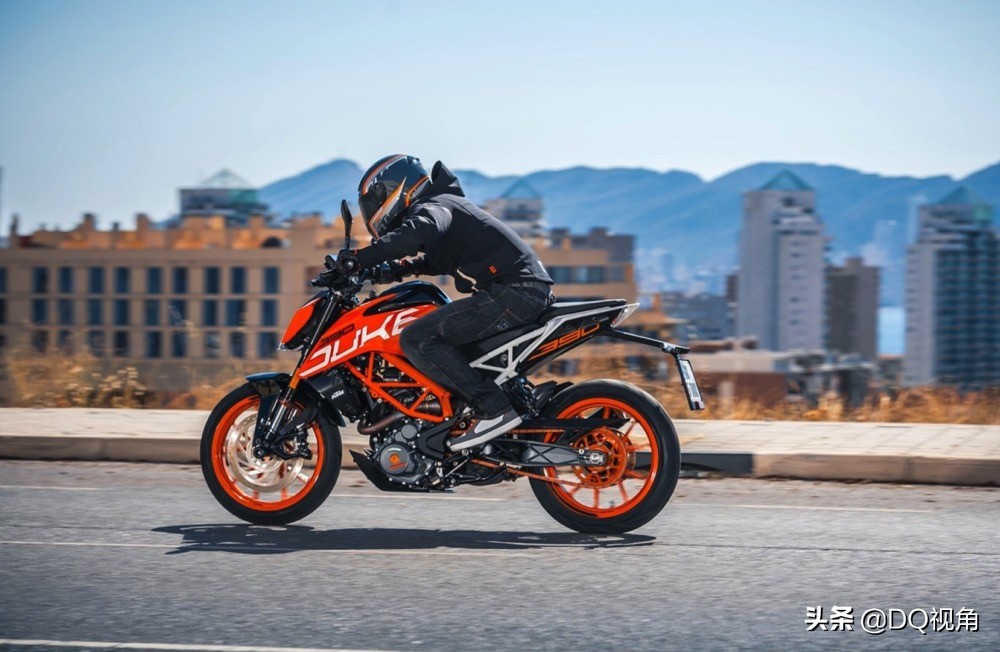 3万左右公认最好摩托车街车,最适合穷人的三款街车摩托车