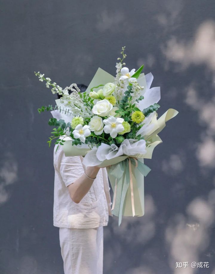 卖花包装纸选什么颜色,新手开花店怎么选择包装纸