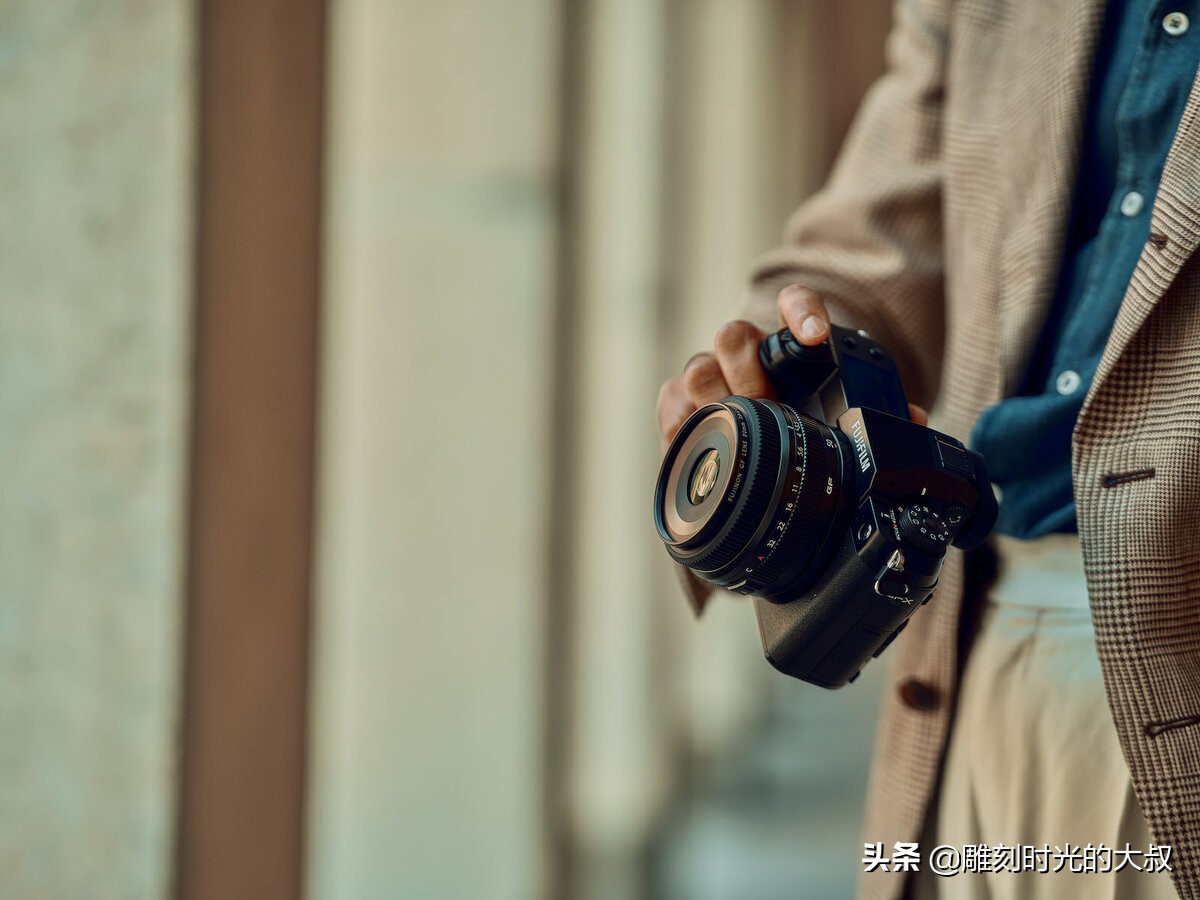 最便宜的中画幅相机二手多少钱,最便宜的二手无反相机