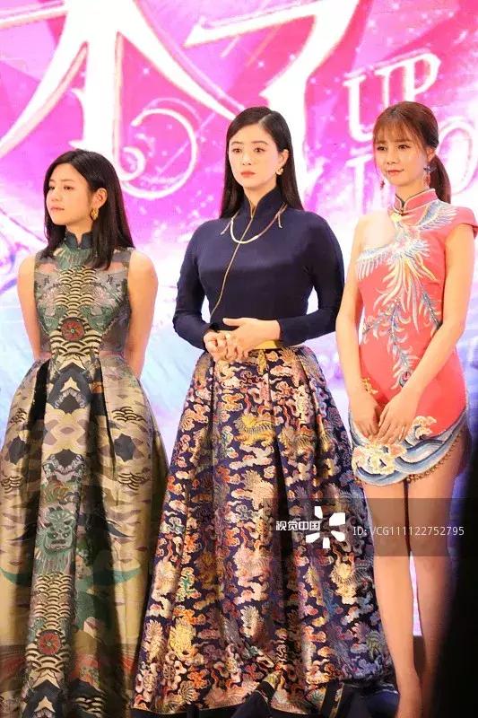 杨幂一身粉色修身礼服少女感十足,杨幂中国衣服