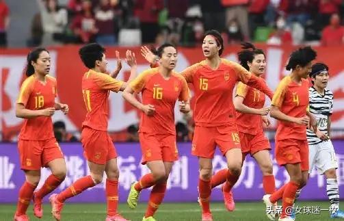 中国女足夺冠回国待遇,中国女足夺冠后球迷回应加薪