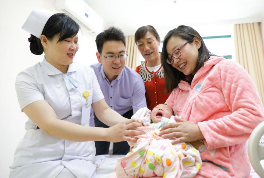 医生在接生把孩子弄掉了会判刑吗,产妇生孩子不痛要不要动手术