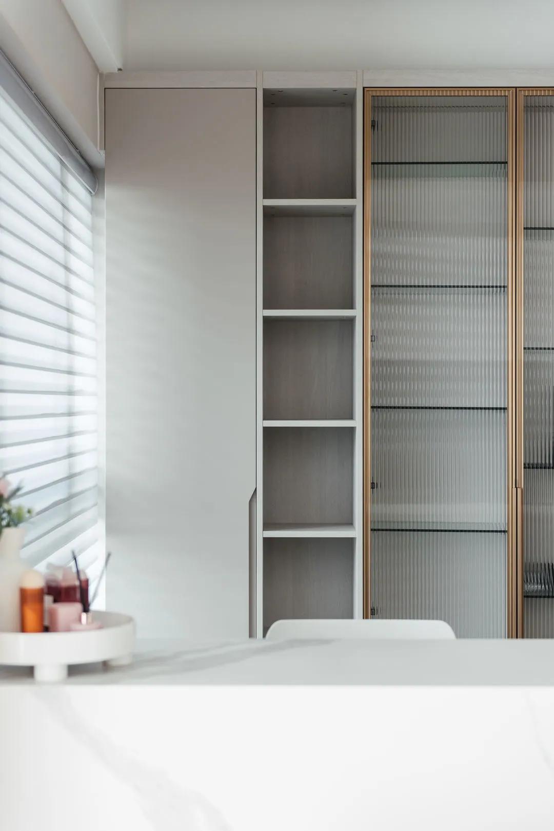 95后小姐姐温暖三居，家里电视背景和餐桌竟然都是悬浮的