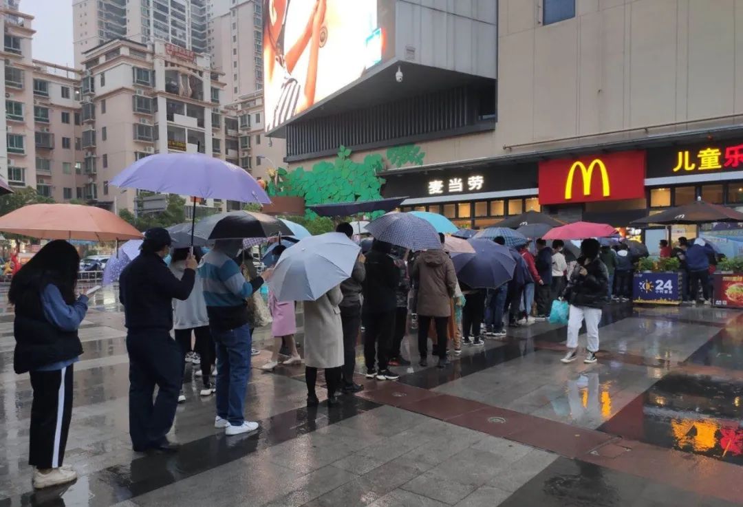 奥莱年终大促nikeadidas全场1折起,奥莱和adidas