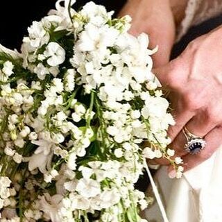 凯特与英女王戴同样的珠宝,凯特王妃戴的戒指图片