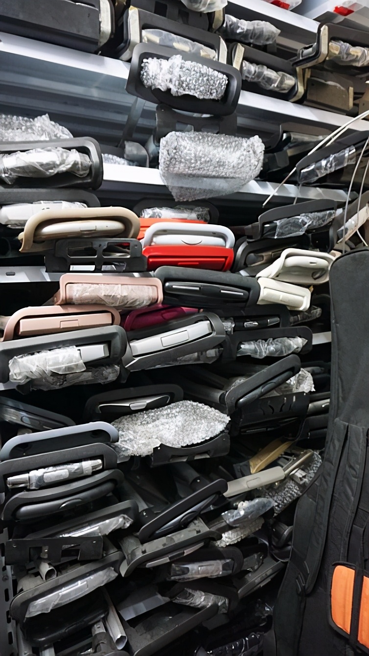 寻找深圳快消失的手艺人：修理行李箱20余年，亲身演绎工匠精神