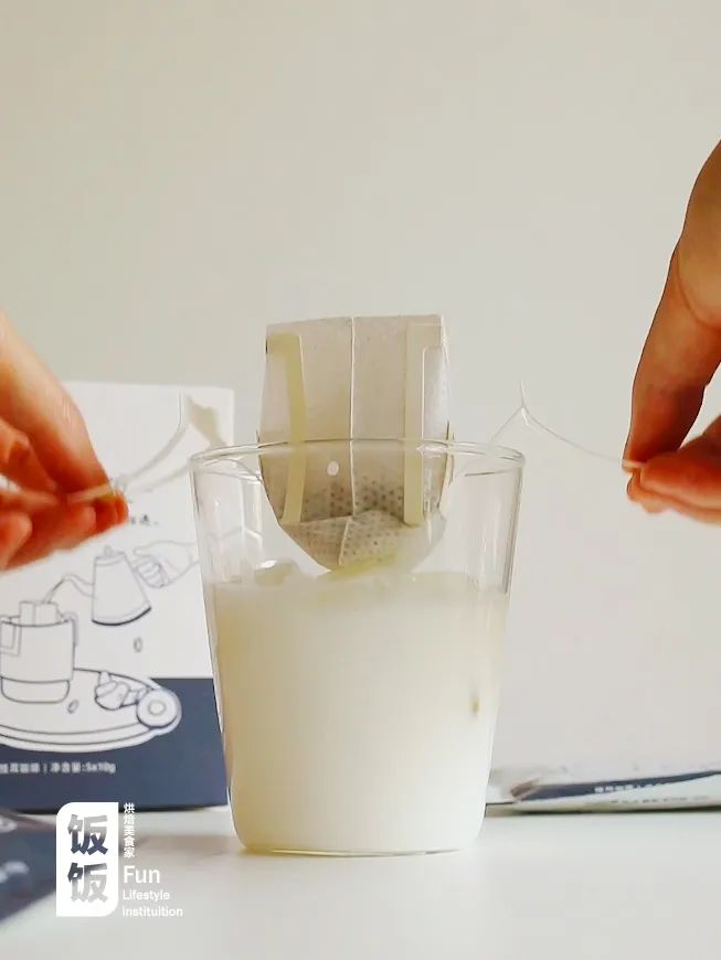 「生椰拿铁」火爆全网的夏日生椰拿铁，在家就能轻松复刻