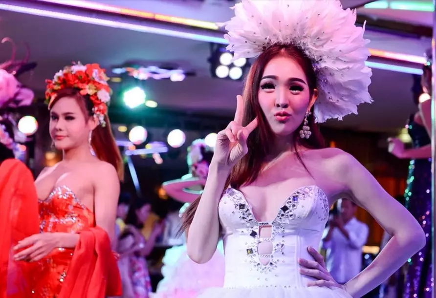 扒开「人妖」不为人知的一面，站街下海，都是心酸