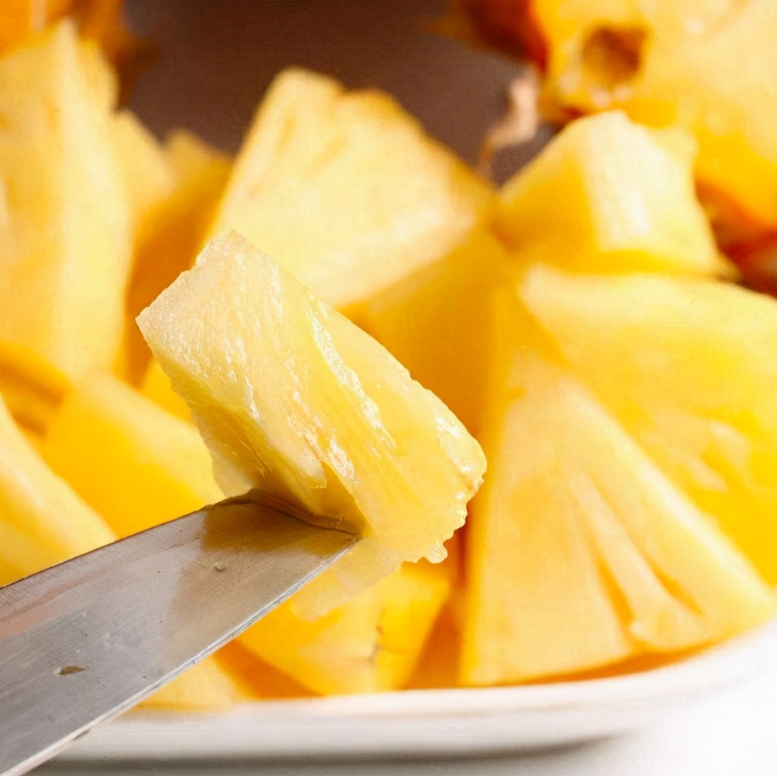 菠萝别只会用盐水泡和它才是绝配,吃菠萝怎么用盐水泡好吃