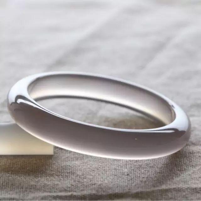 不小心打碎玉镯子24万什么连续剧,把戴了十几年的手镯打碎会不好吗