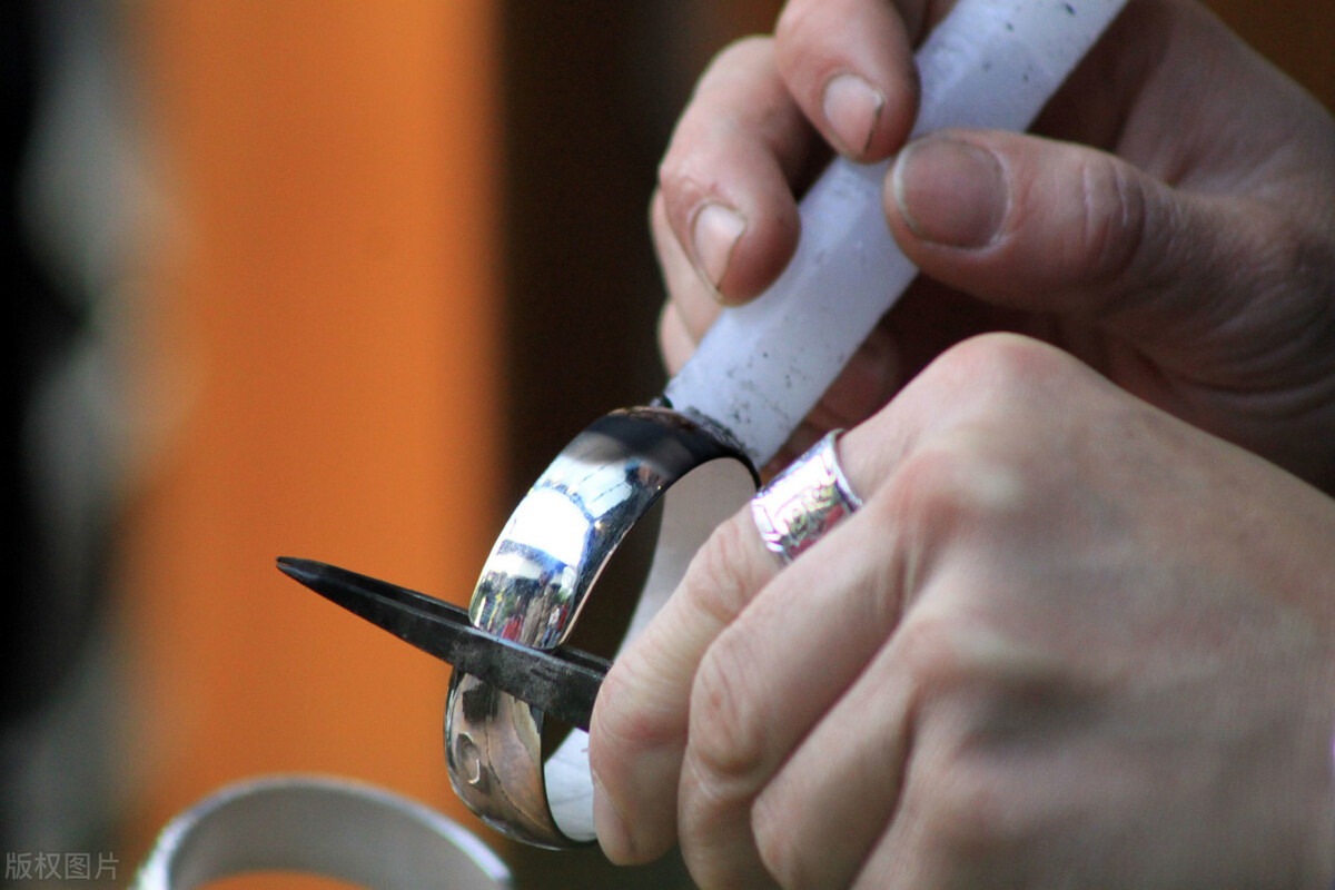 怎么辨别银饰品的真假,银饰怎么区分是不是真纯银