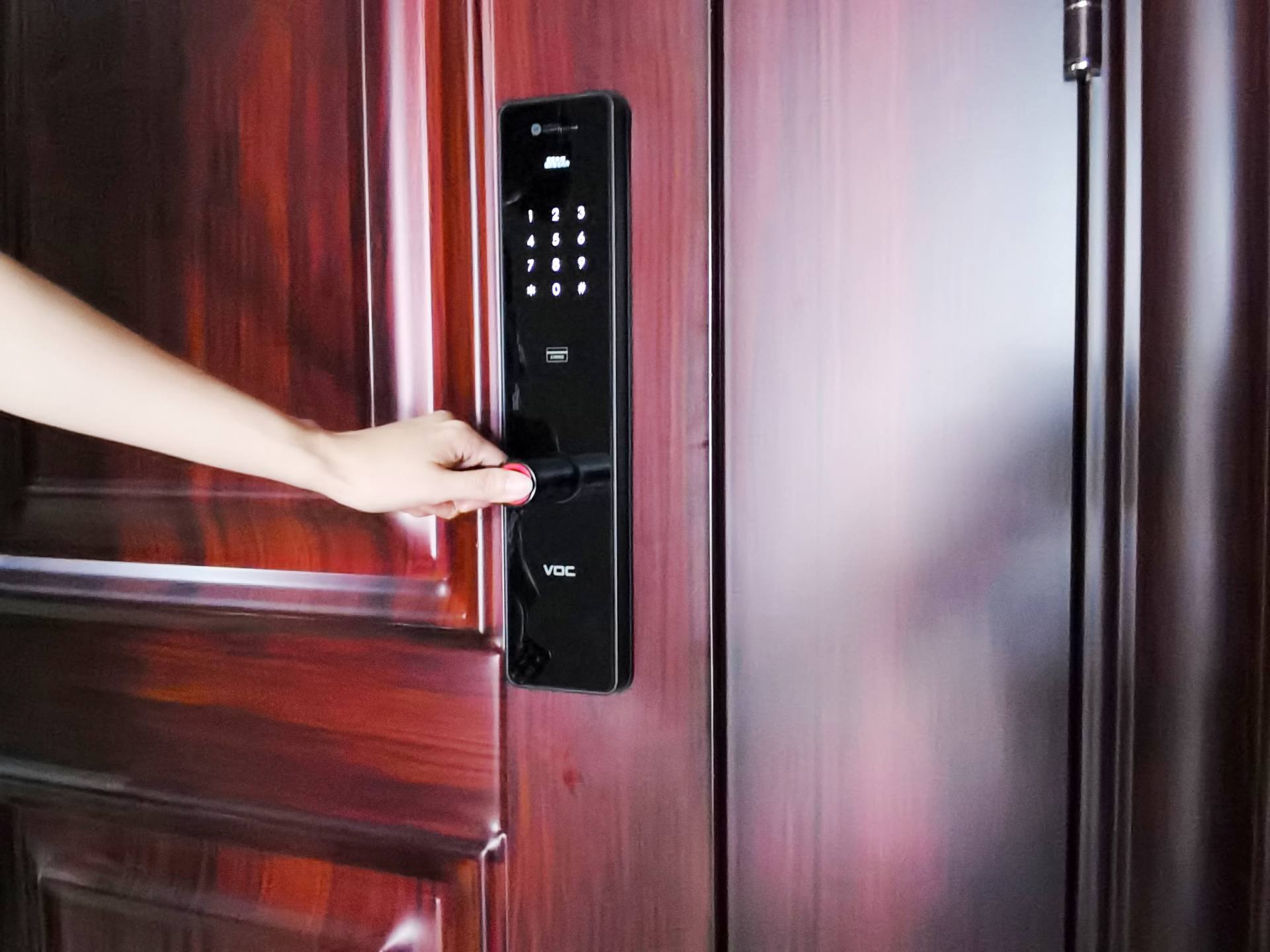 huaweihilinkvoc智能锁怎样使用,华为智能门锁的指纹识别灵敏吗