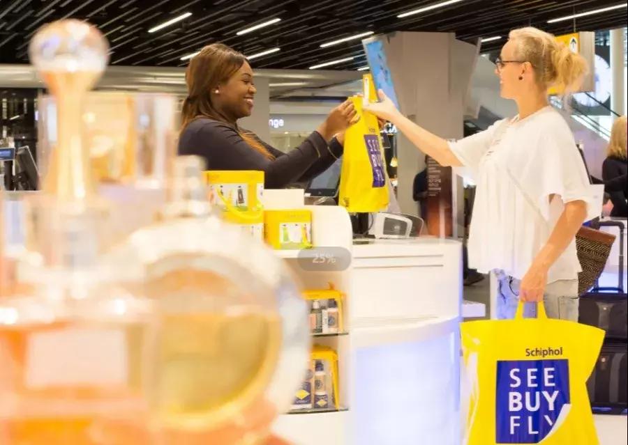 机场里的“十二时辰”，就服史基浦