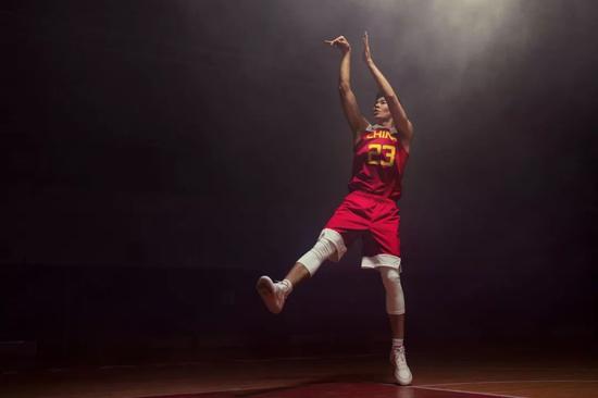 中国男篮出手即证明海报,出手即证明中国篮球全新战袍亮相