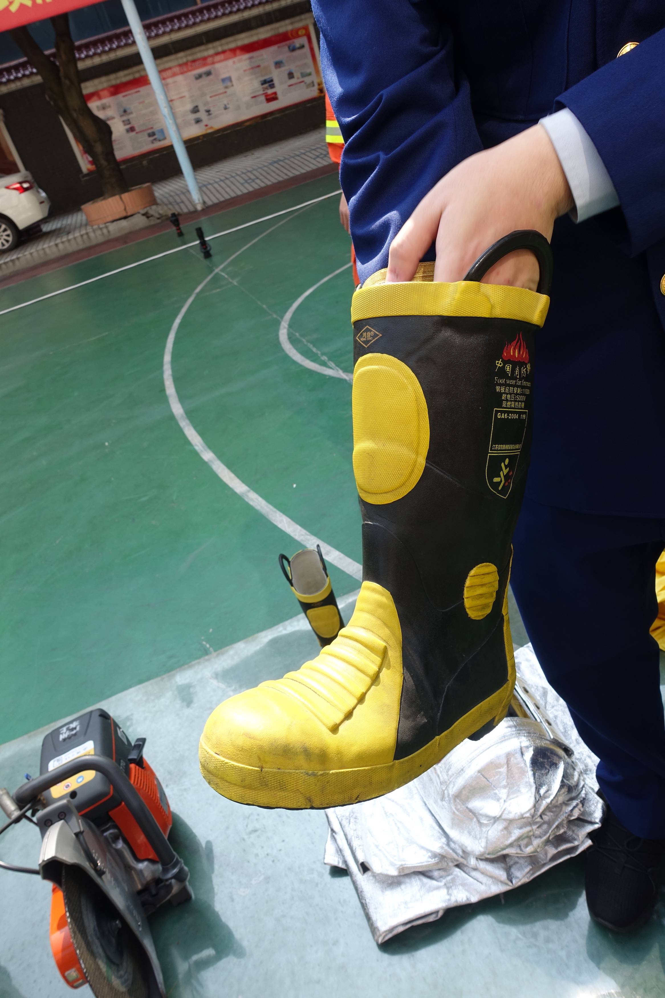 有一个消防蓝朋友是怎样的体验,给你一天时间