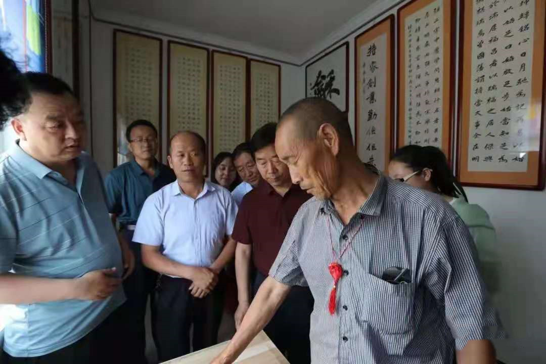 陇东黄土高原上的擀毡匠左立彦