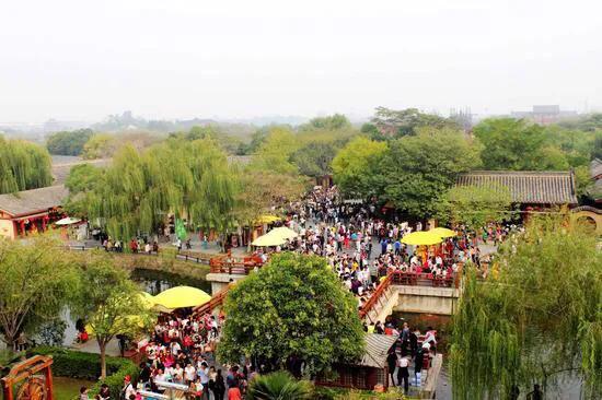 清明节去开封清明上河园,春节开封清明上河园人多吗