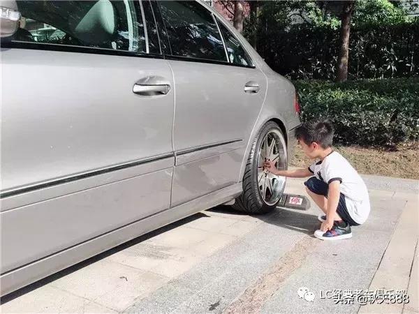 雪中的奔驰w211,向经典致敬奔驰w211